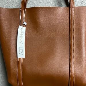 HENNY+LEV  Elegant Brown Leather Tote with Structured Design